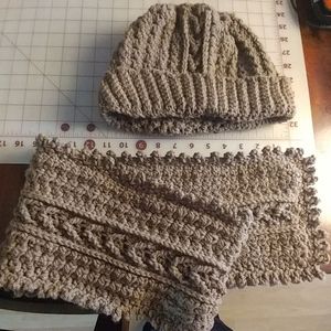 Hand made crotchet Hat and scarf set